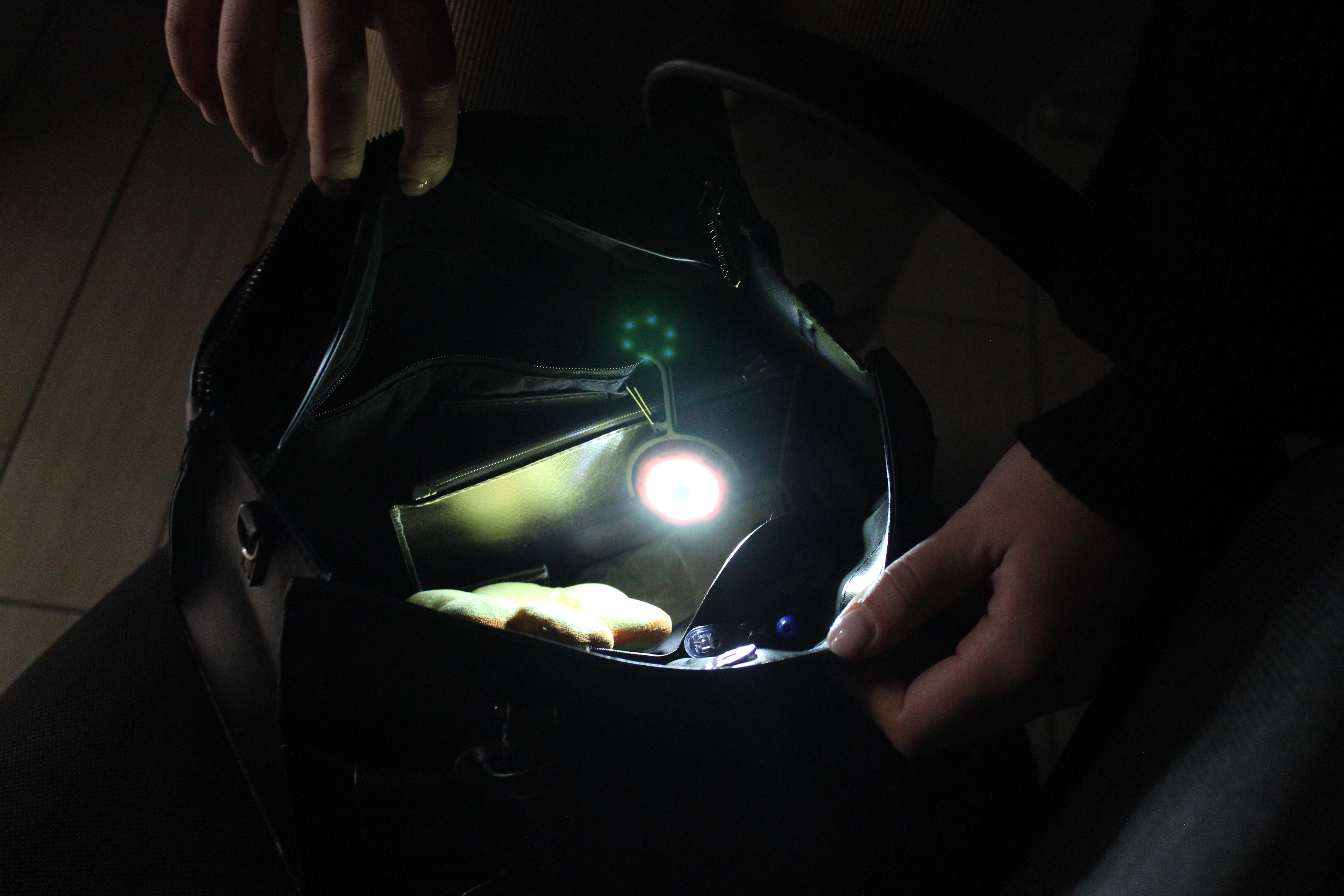 mini led con moschettone borsa