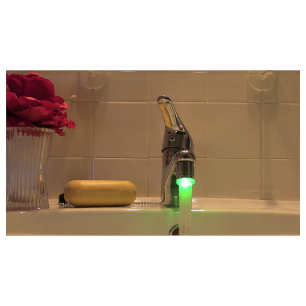 Rompigetto a led dettaglio acqua verde