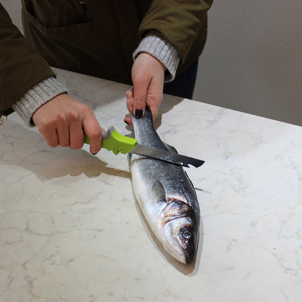 Forbice con tagliere 5 in 1 con pesce