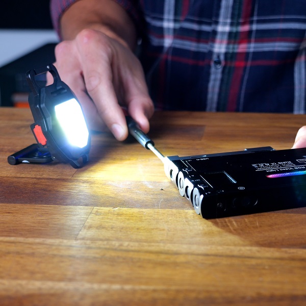 multicamping con luce mentre si lavora