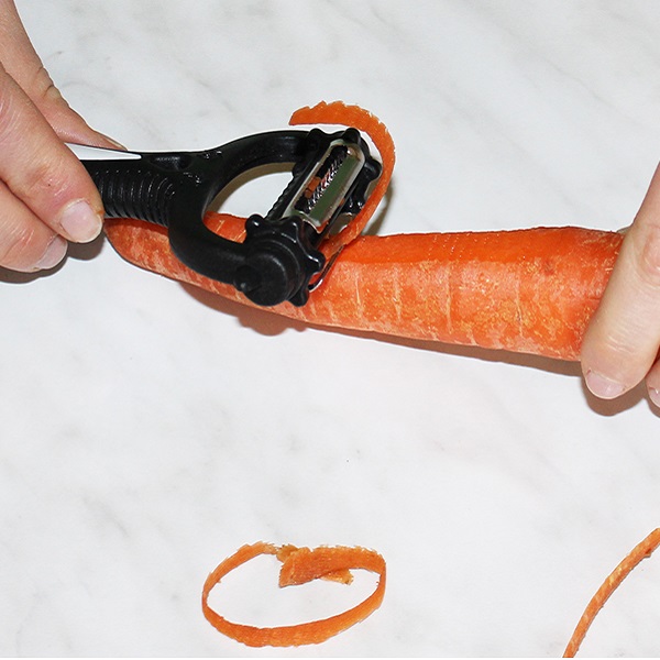 peeler tris che sbuccia la carota