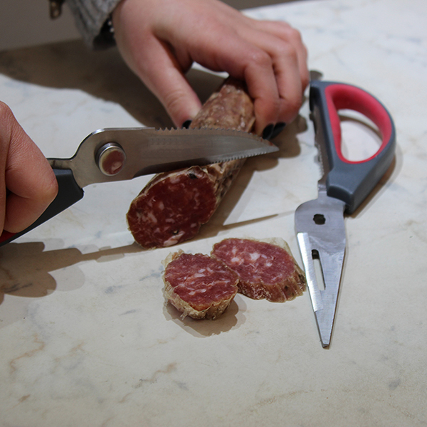 Universal Kitchen 7 in 1 con salame